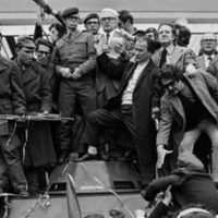 A revolução portuguesa vista pelo ângulo que a coruja dorme